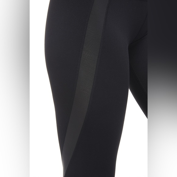 Fabletics Corfu Capri black leggings size M activewear - Picture 4 of 9